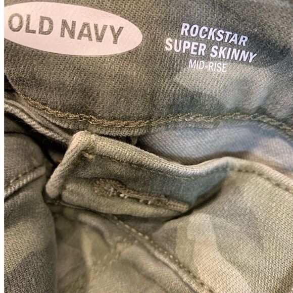 NWT Mid-Rise Floral-Camo Print Rockstar Super Skinny Jeans Women size 12… - Picture 8 of 14